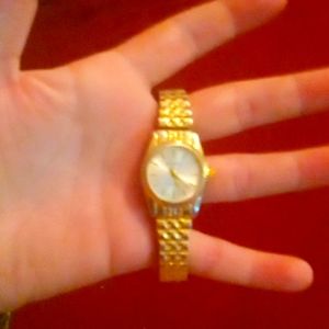 Elements Quartz. Woman one size fits all, and gold with white.